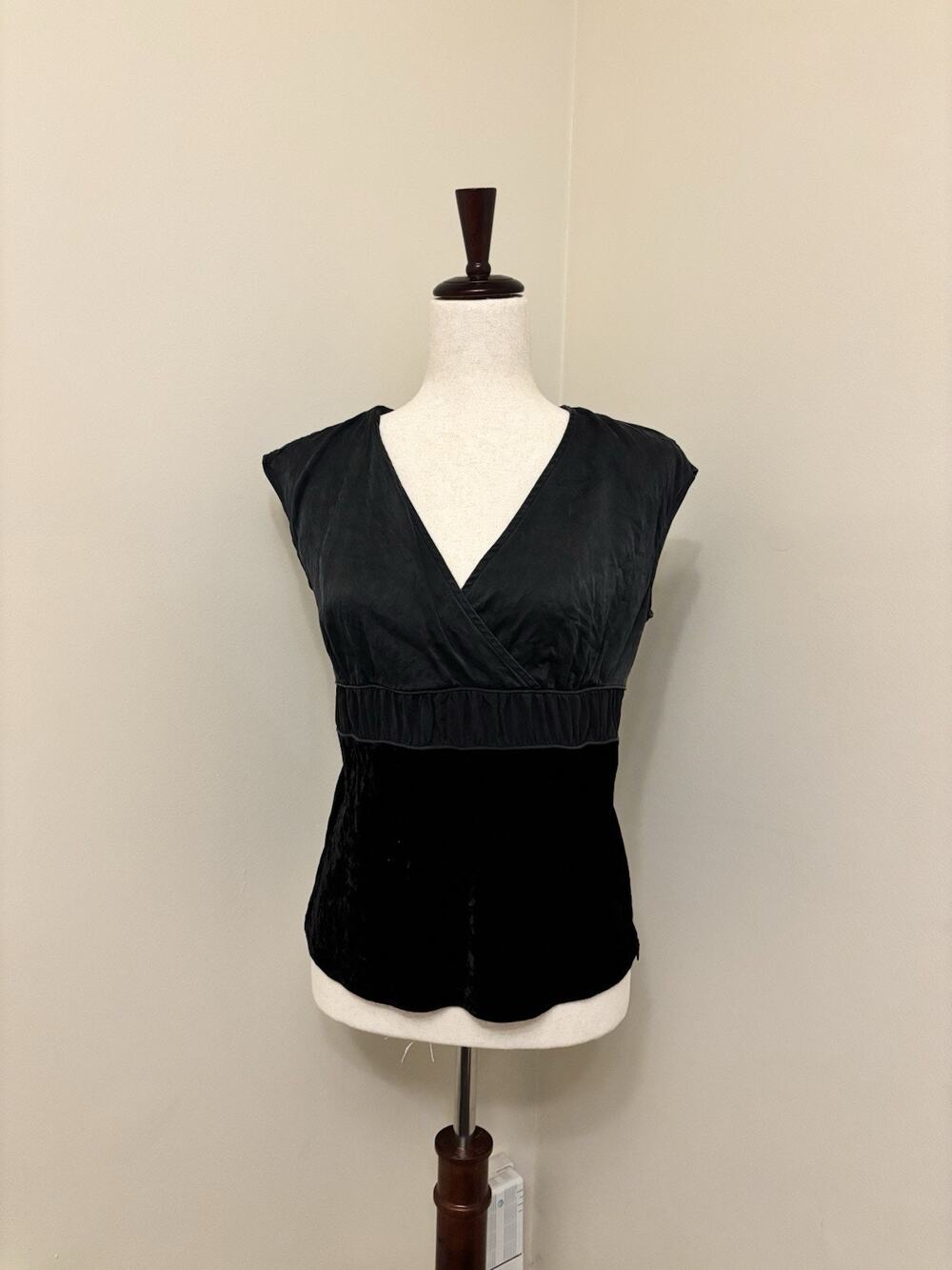 Talbots Vintage Sleeveless Blouse Y2K Black Silk and Velvet Babydoll Top Size 6